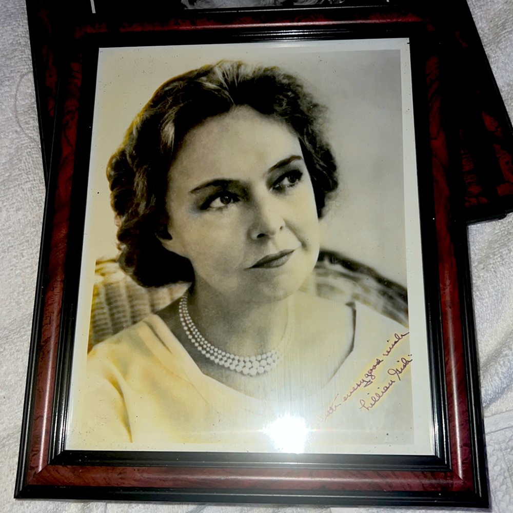 Lillian Gish 8X10 Signed Autograph!